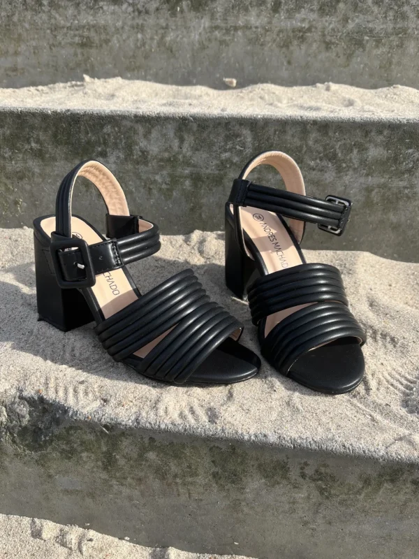 Andres Machado - Sort sandal med høj hæl