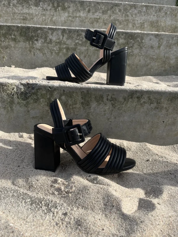 Andres Machado - Sort sandal med høj hæl