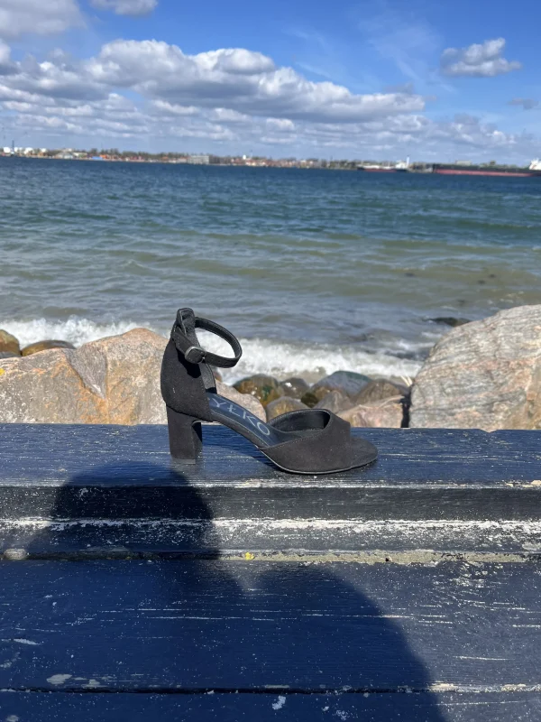 Rylko - Sort ruskind sandal