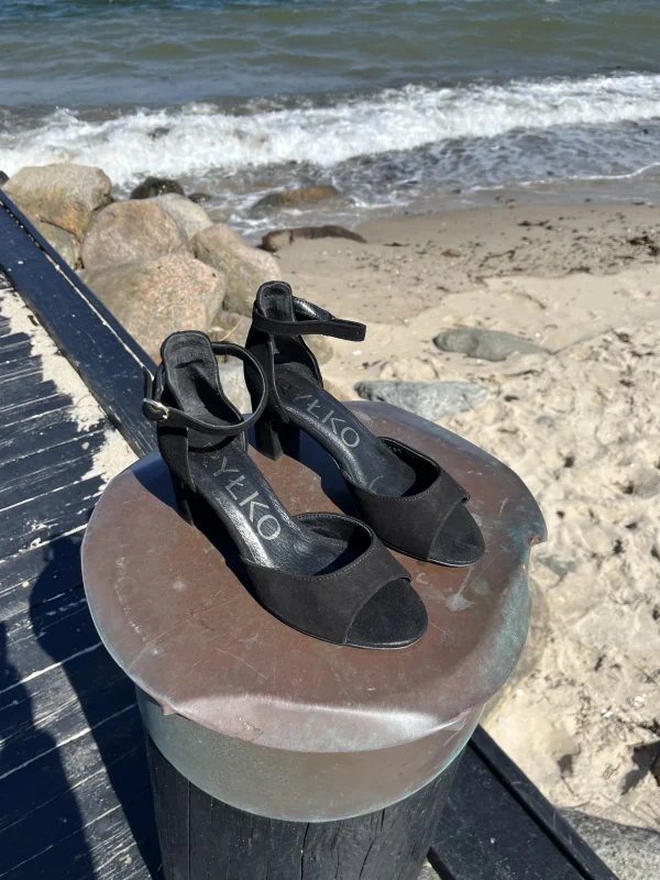 Rylko - Sort ruskind sandal